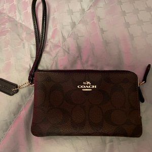 NWOT COACH SIGNATURE DOUBLE CORNER ZIP WRISTLET